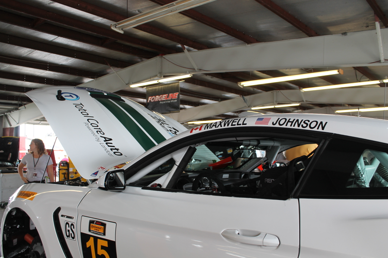 Illustration for article titled Shiny New Shelby GT350R-C Has GT40-Inspired Stripes, Pole Position